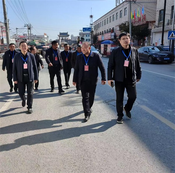 河南省杞县圉镇镇人大代表聚焦市场路建设,践行全过程民主