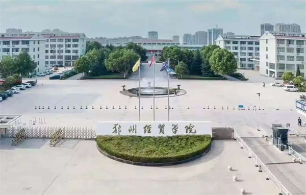 从迷彩方阵到青春校园